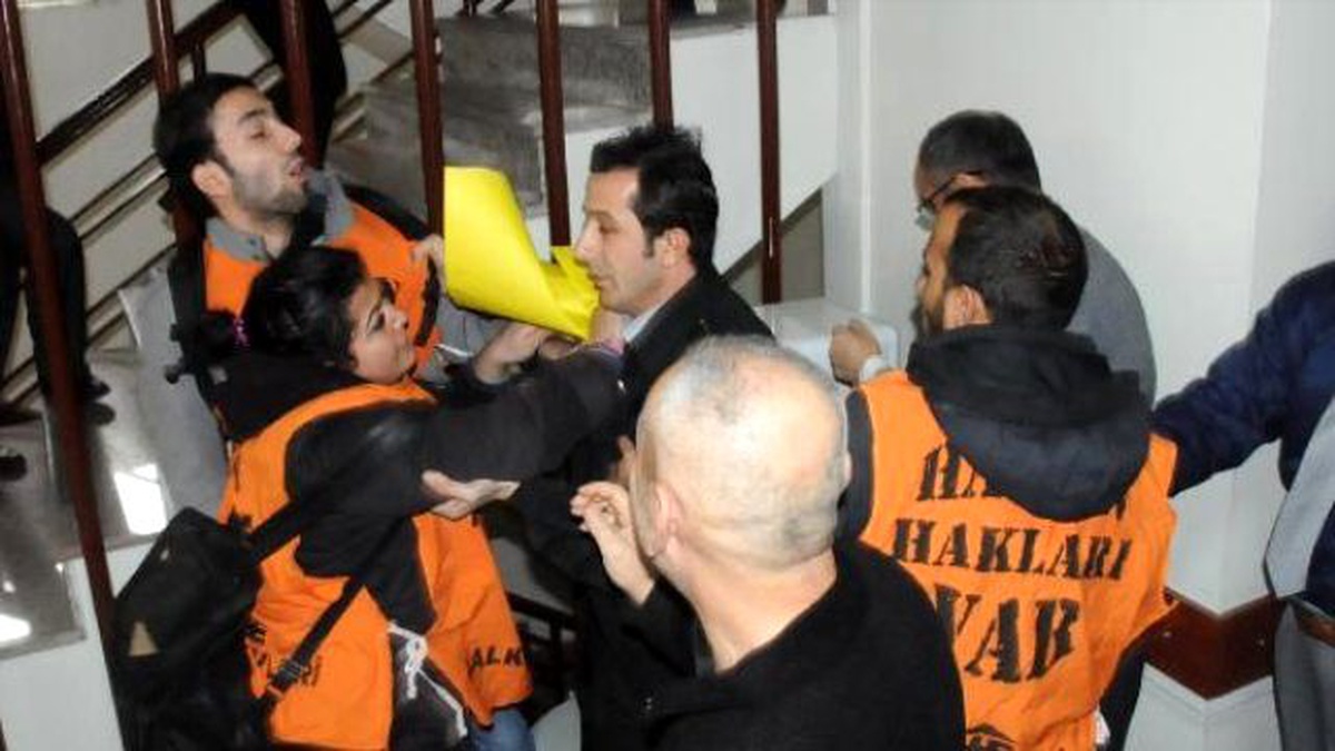 Su Zammı Protestosunda Yumruklar Konuştu