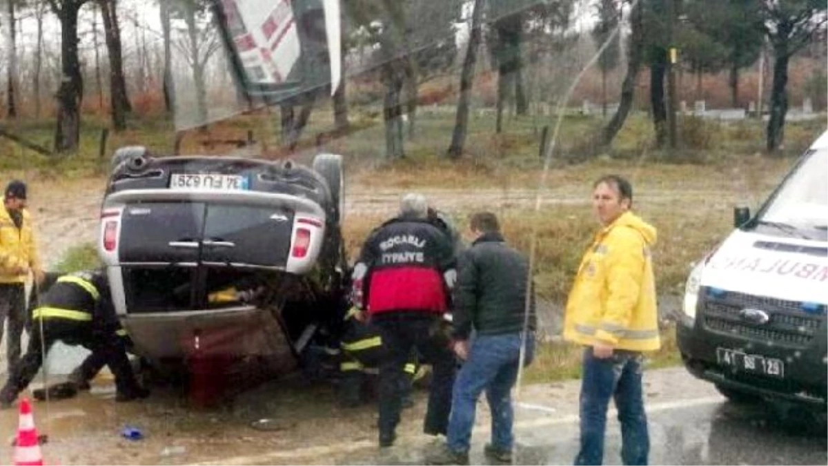 Takla Atıp Ters Dönen Otomobilde 3 Kişi Yaralandı