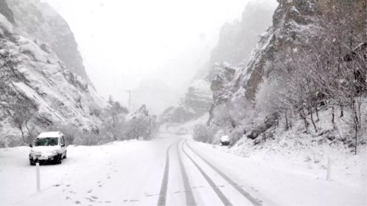 Tunceli\'de 323 Köy Yolu Ulaşıma Kapandı