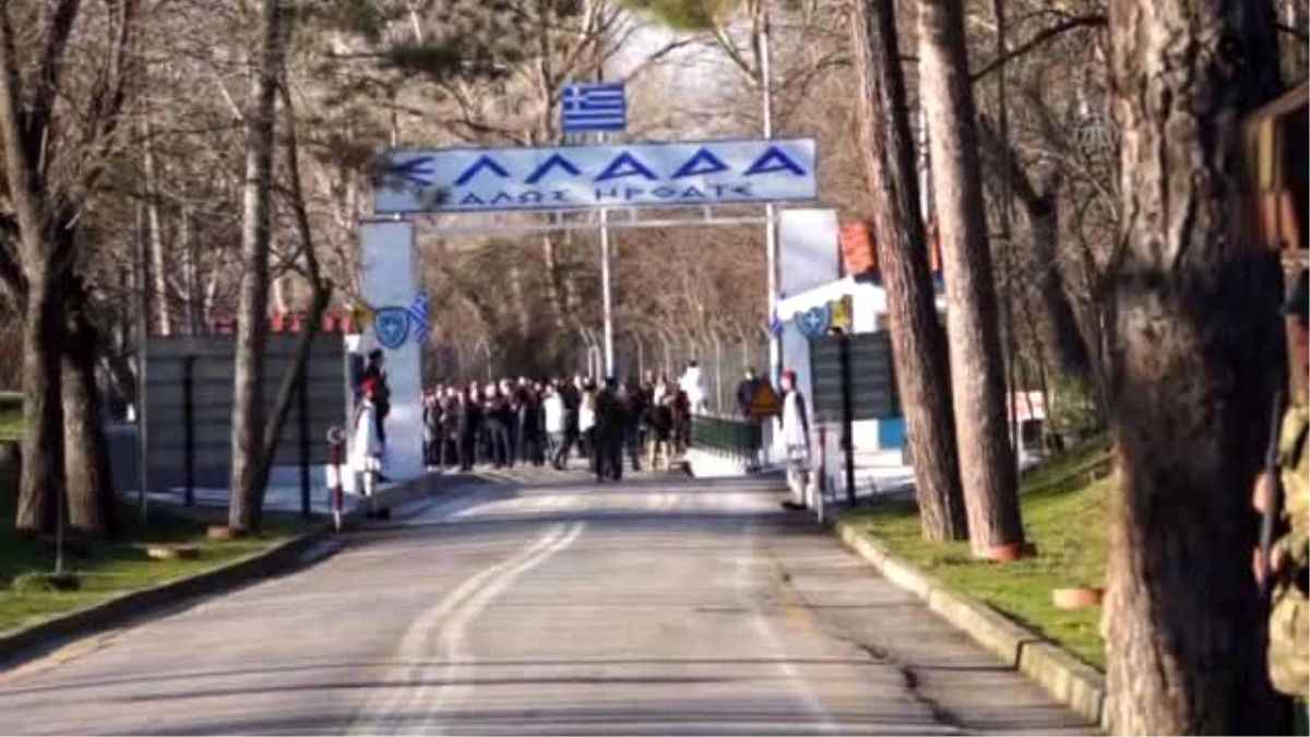 Yunanistan Başbakanı Samaras\'dan Vali Şahin\'e Sınırda Yeni Yıl Kutlaması (2)