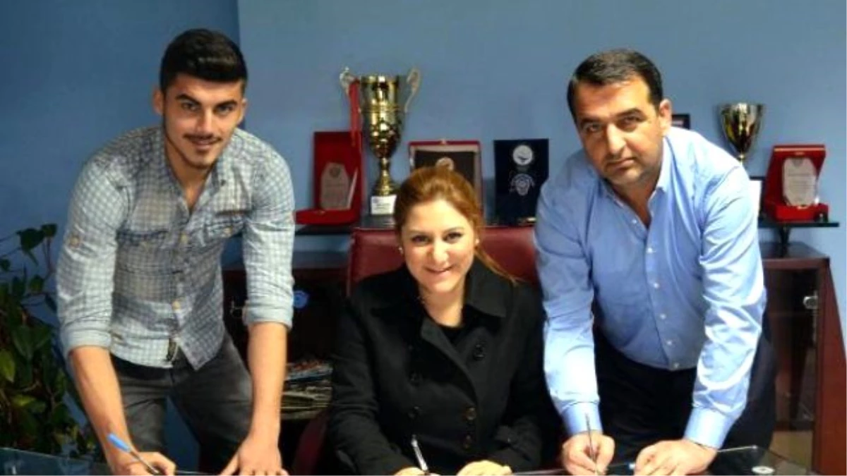 Adana Demirspor Emre\'nin Sözleşmesini 4 Yıl Uzattı