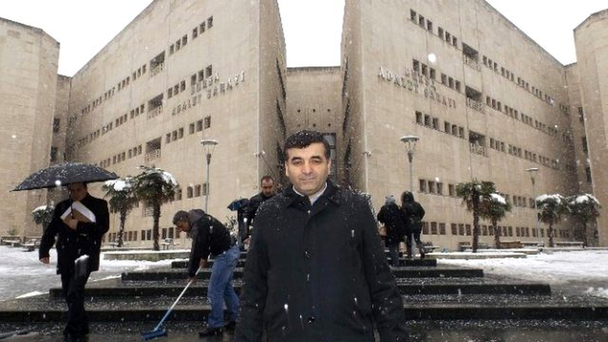 Avm\'lerin Hafta Sonu Kapatılmamasını Yargıya Taşıdı