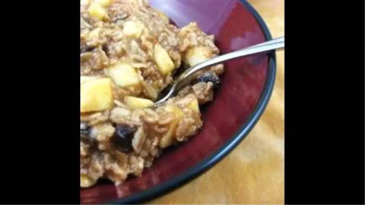 Creamy Apple Cinnamon Raisin Oatmeal