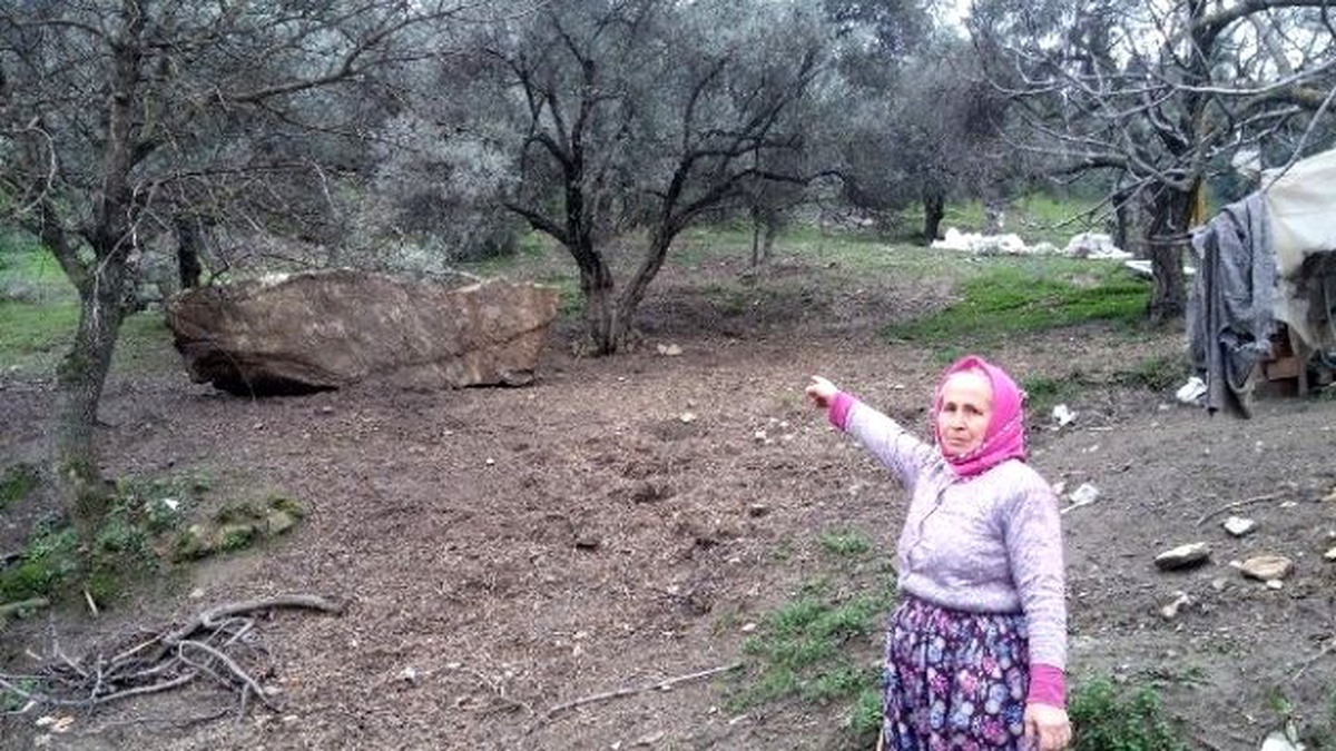 Tire\'de Dağdan Kopan Kaya Eve Metreler Kala Durdu