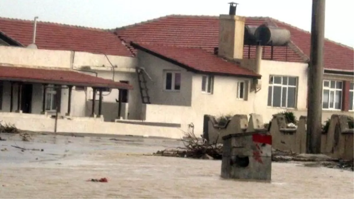 Deniz Yükseldi Gazinolar Sular Altında Kaldı