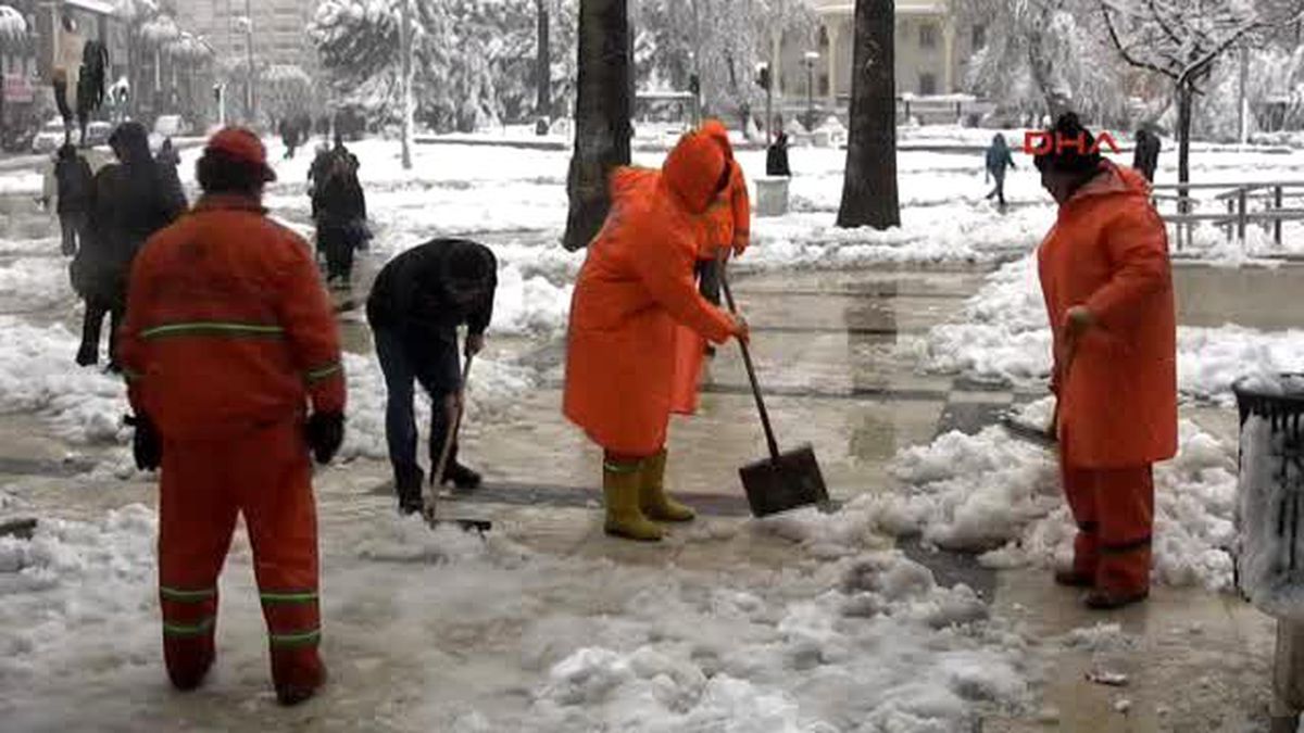 Denizli'de Karda Mahsur Kalan 6 Kişi Kurtarıldı