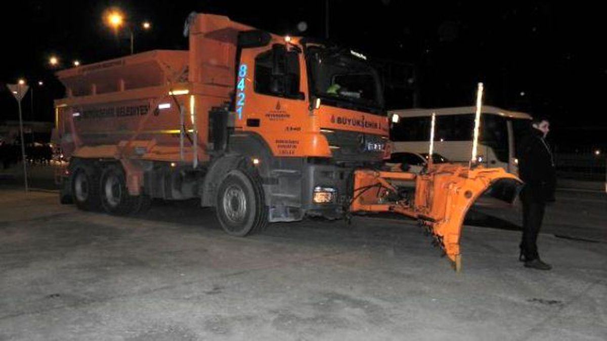 İstanbul\'a Kar Gece Yarısı Geldi (3)