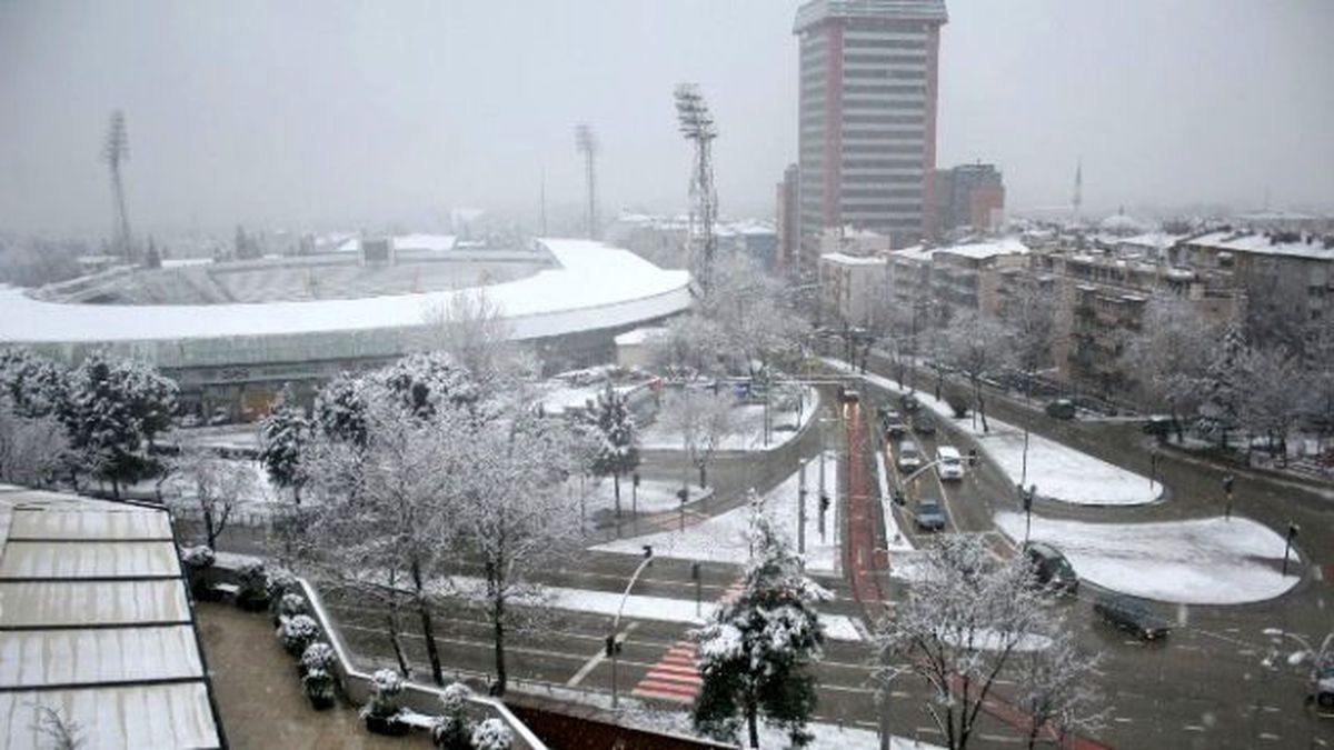 Kar Bursa\'yı Esir Aldı, Zincirsiz Araçlar Yolda Kaldı