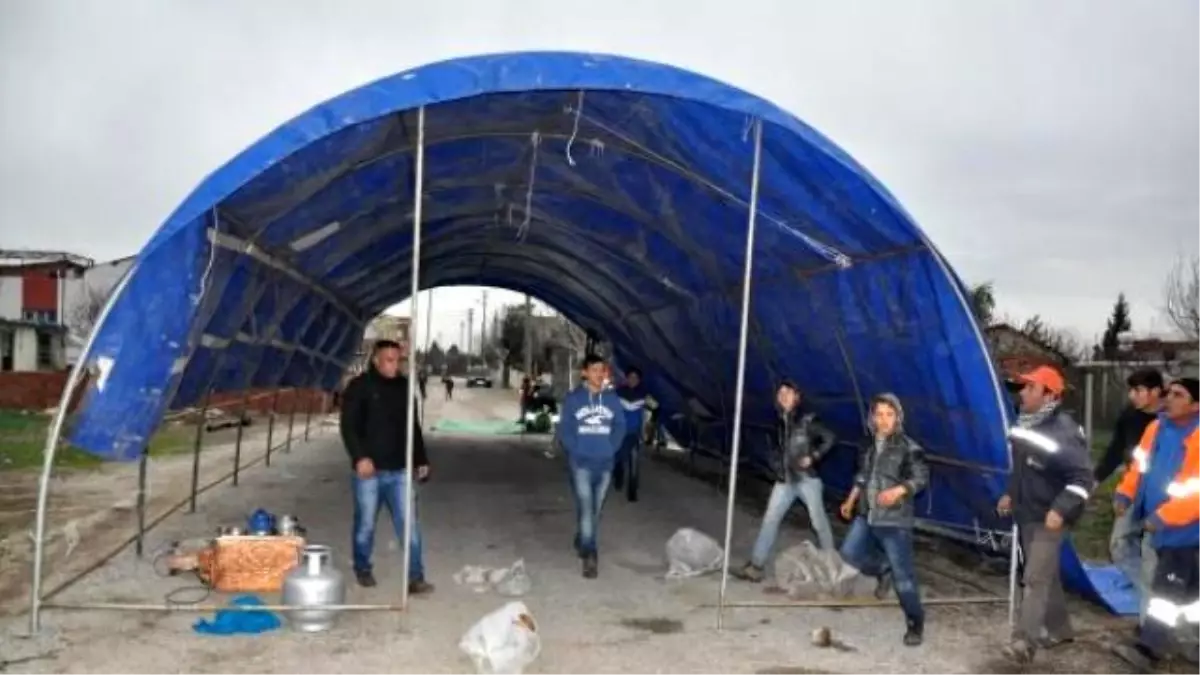 Kobani\'de Ölen Suriyeli İçin Torbalı\'da Taziye Çadırı (2) - Yeniden