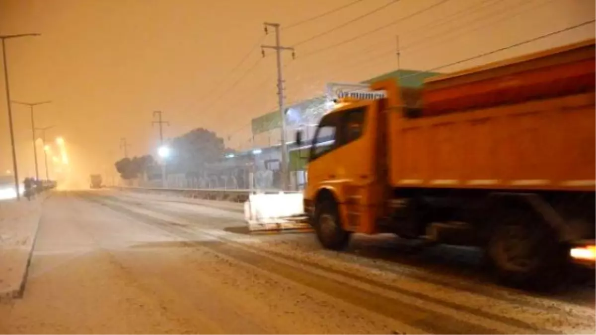 Kula\'da Kapanan Yol Tekrar Ulaşıma Açıldı (3)