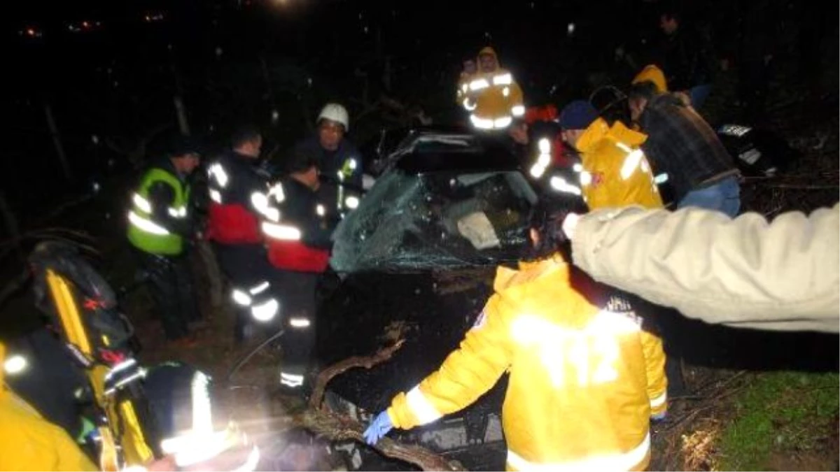 Manisa\'da Otomobil ve Kamyon Çarpıştı: 1 Ölü, 2 Yaralı