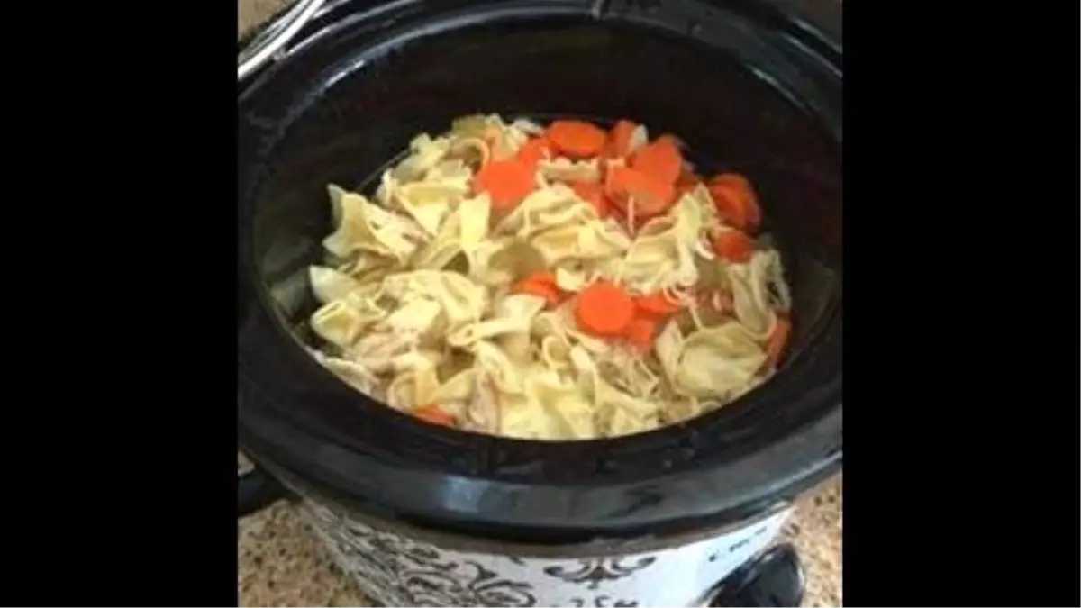 Slow Cooker Chicken And Noodles