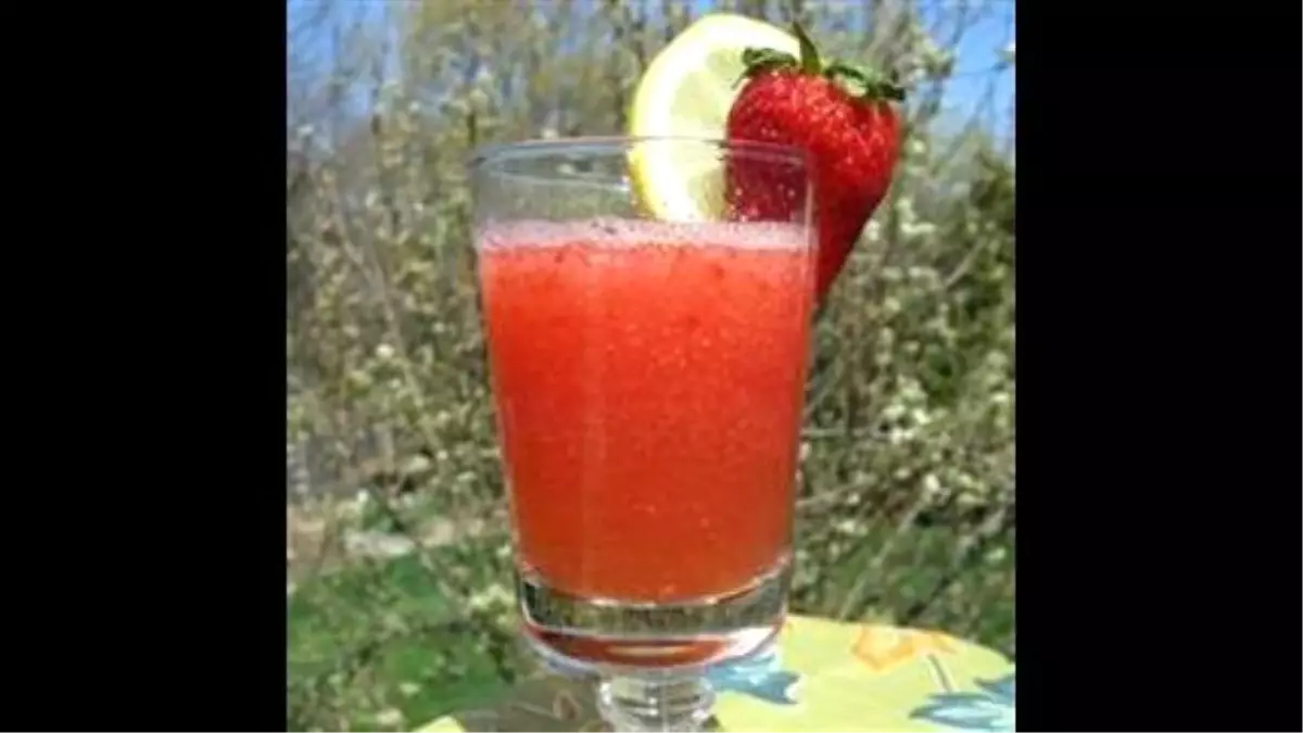 Strawberry Lemonade Cocktail