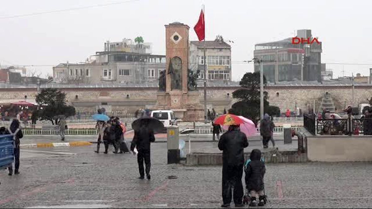 Taksim\'de Kar Yağışı