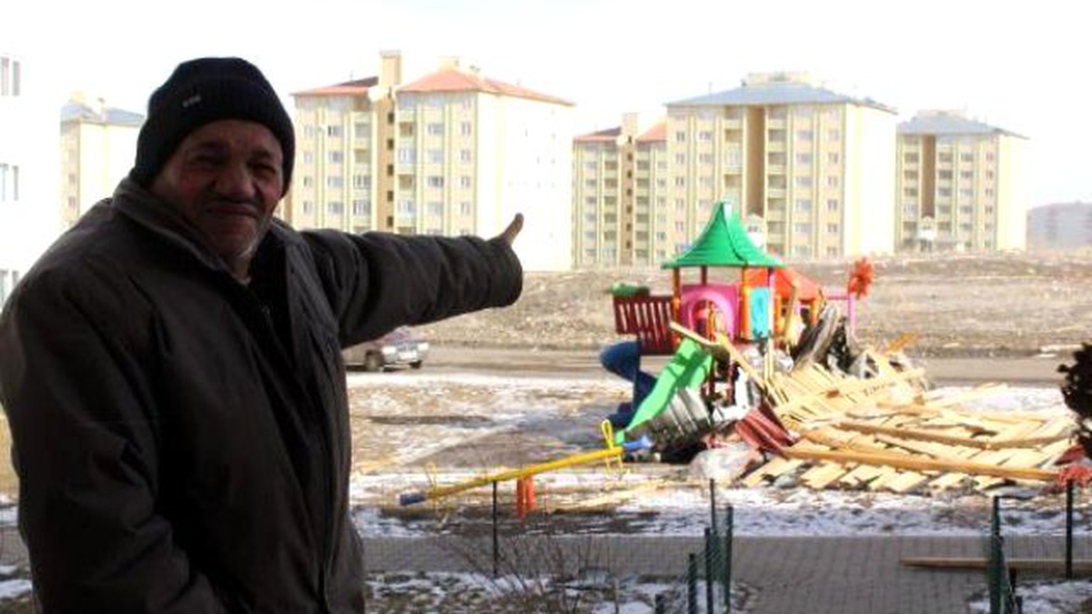 Tipi ve Çığ Yüzünden Erzurum\'da Ulaşım Durdu (2)