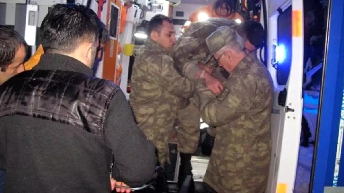 Tır, Ambulans ve Askeri Araca Çarptı: 3 Asker Yaralı