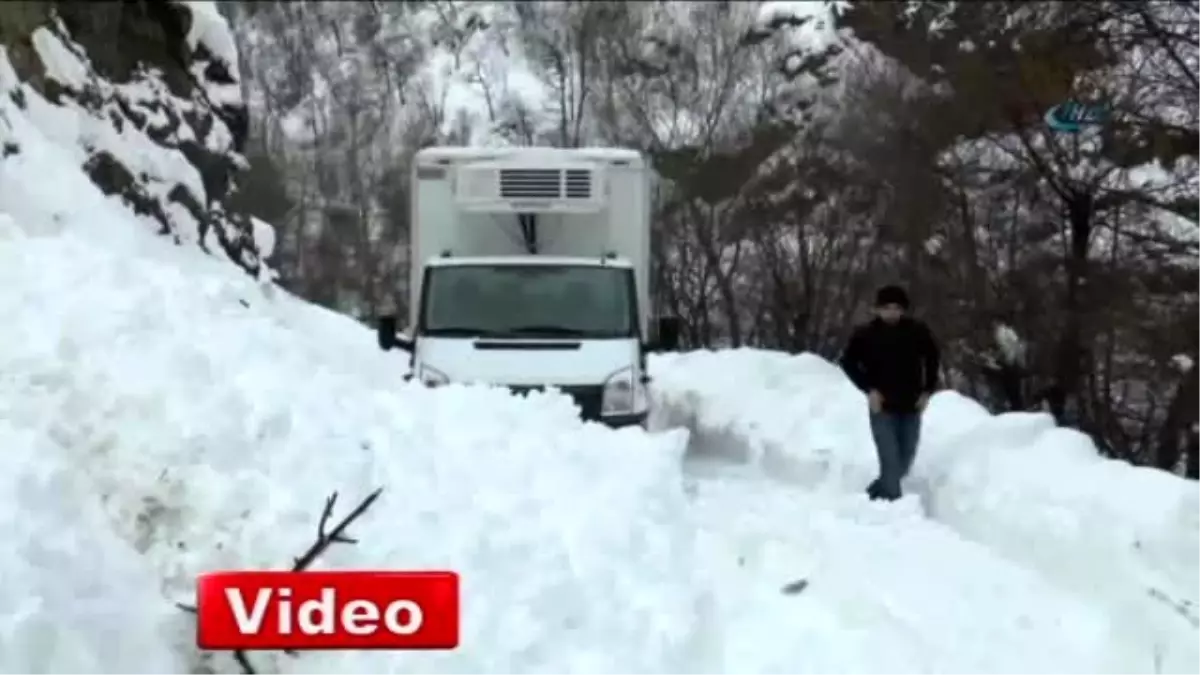 Tunceli Ovacık Karayoluna Çığ Düştü