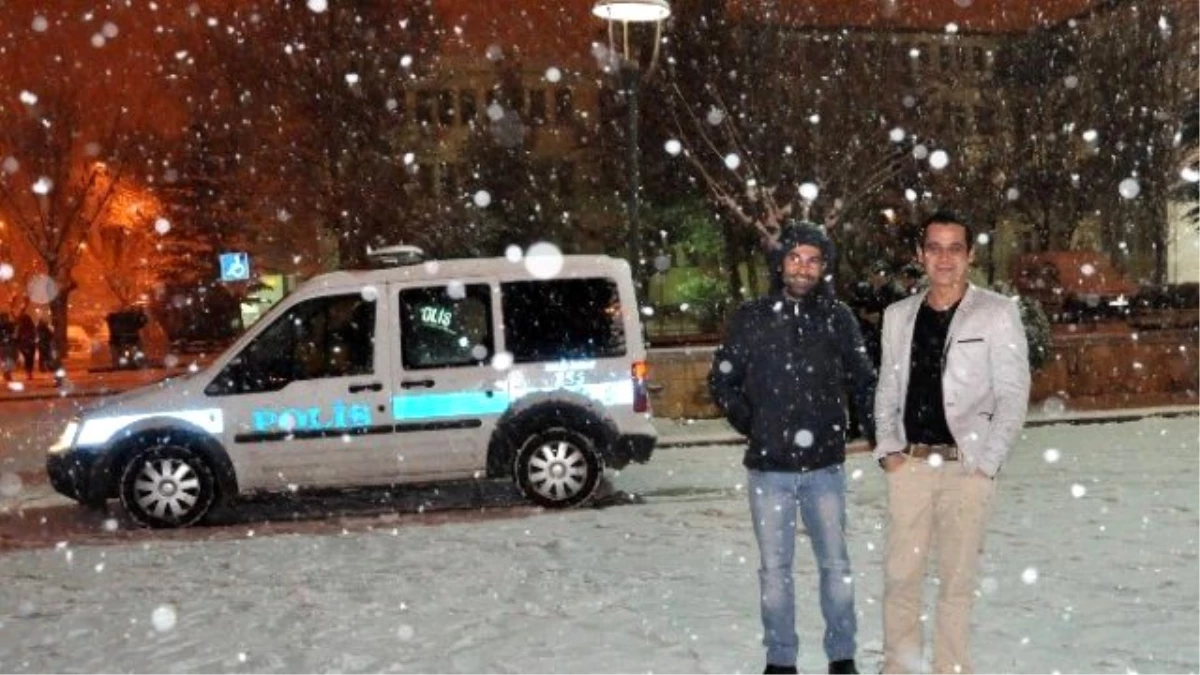 Uşak\'ta Kar Yağışı Nedeniyle Yüzlerce Araç Mahsur Kaldı