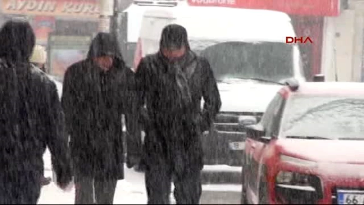 Yozgat\'ta Kar Yağışı Etkili Oldu: 30 Köy Yolu Ulaşıma Kapandı