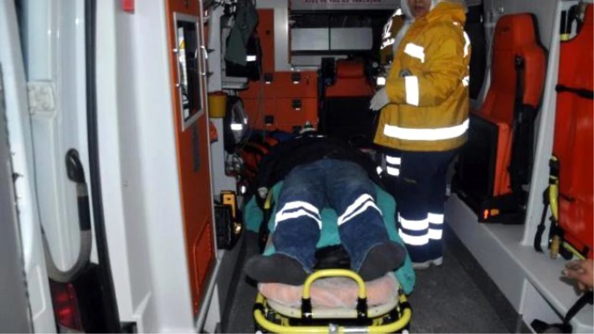 Adana\'da İşçi Servisi Buzda Kaydı; 15 Yaralı