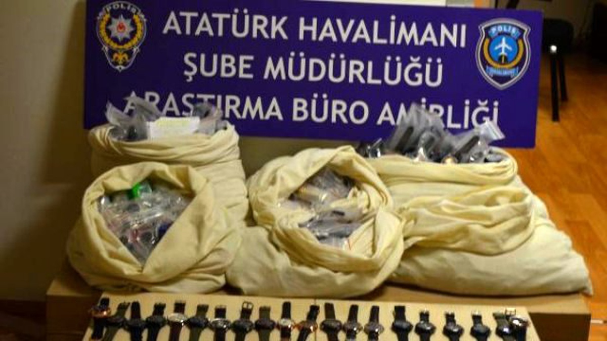 Atatürk Havalimanı\'nda 1300 Kaçak Saat Yakalandı