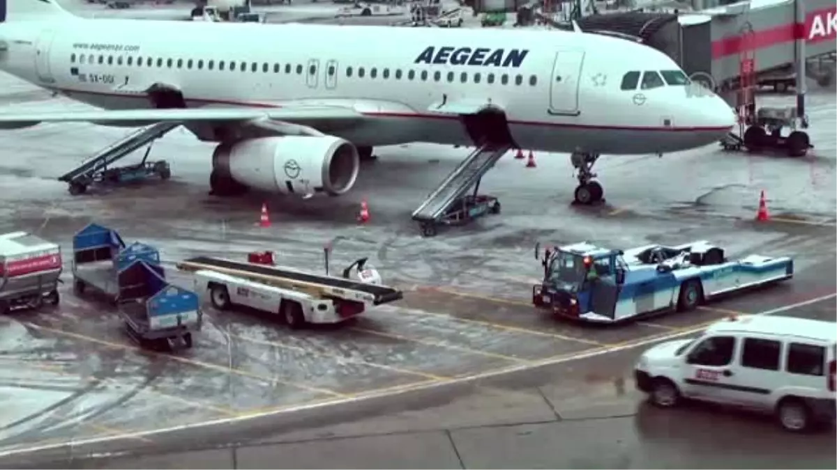 Atatürk Havalimanı\'nda Kar Önlemleri