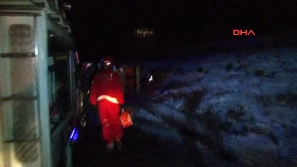 Bursa Kar Lastiği Bulunmayan Minibüs Devrildi 1 Ölü, 16 Yaralı