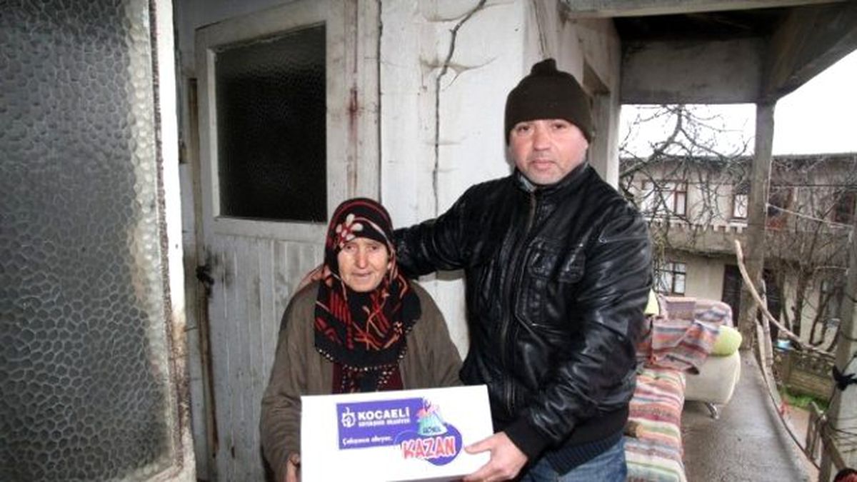 Büyükşehir İhtiyaç Sahiplerine Yemek Dağıttı