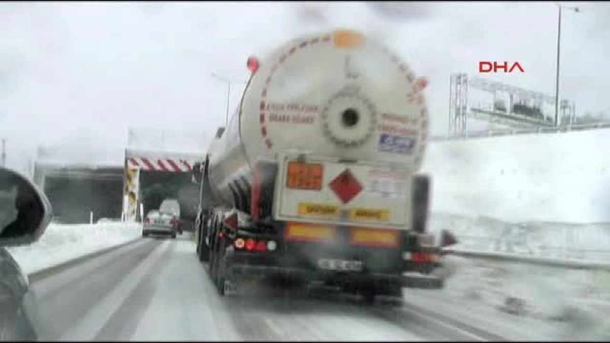 Düzce-Yolda Kalanlara Kızılay Yardım Etti