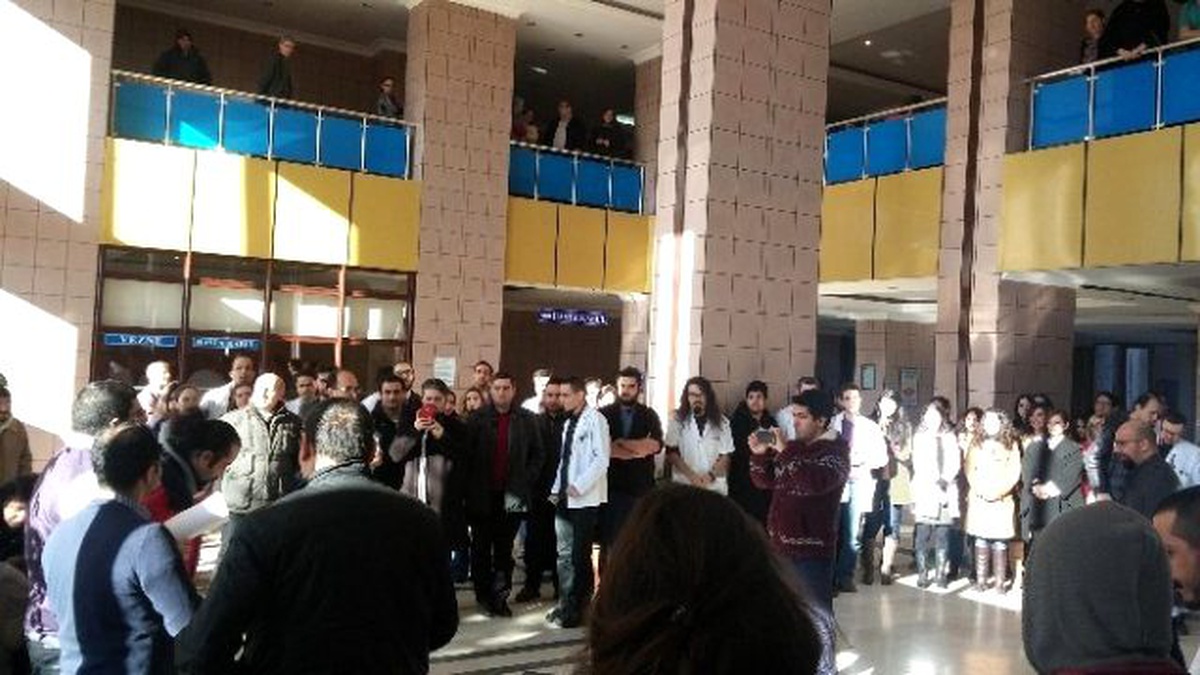 Edirne\'de Asistan Hekimler, Çalışma Sistemlerini Protesto Etti