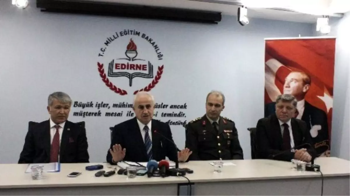 Edirne Valisi Şahin, Başarılı Kamu Personelini Altınla Ödüllendirdi