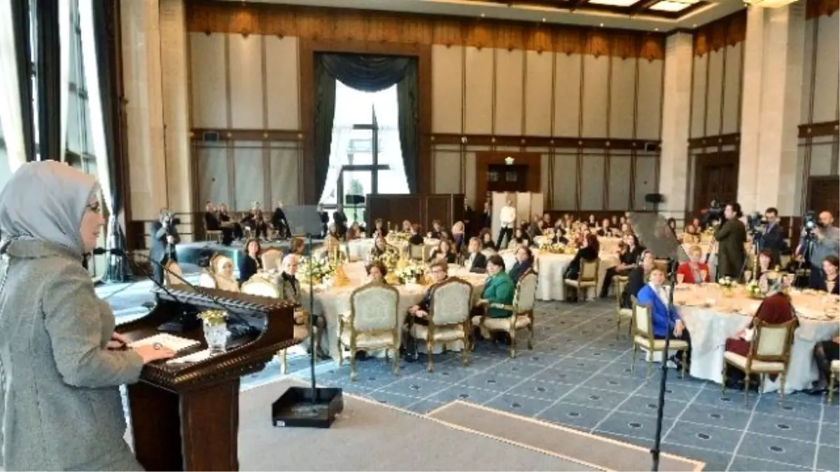 Emine Erdoğan, Büyükelçi Eşleriyle Yemekte Biraraya Geldi