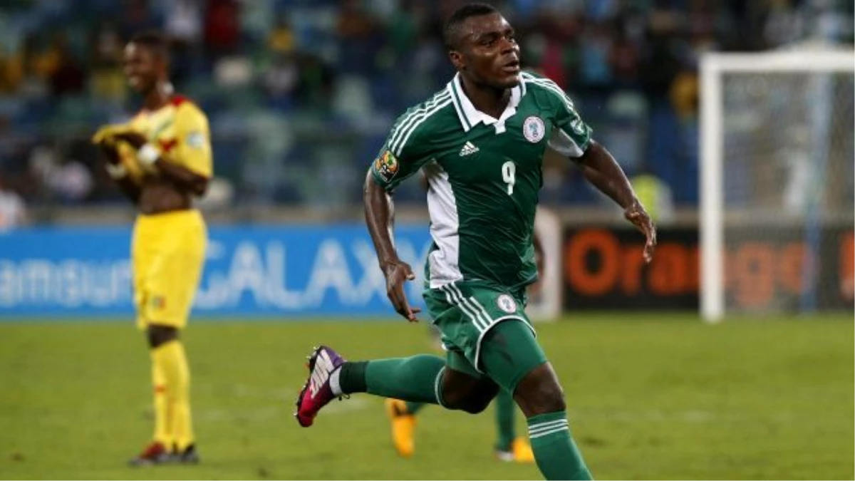 Emmanuel Emenike Menajeri ile Beraber Londra\'da