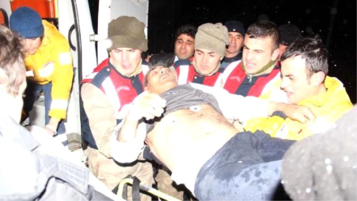 Sivas\'ta Hasta Taşıyan Ambulans Baraj Göletine Uçtu: 4 Yaralı