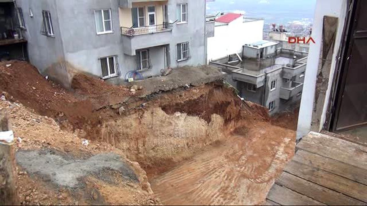 Kahramanmaraş Temel Kazısı Bitişikteki Binanın Sakinlerini Korkutuyor