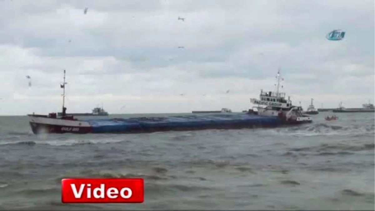 Karaya Oturan Gemideki Mürettebat Helikopterle Kurtarıldı