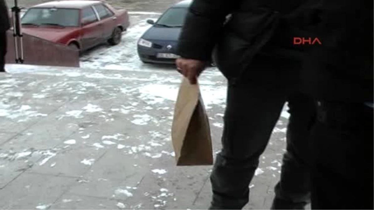 Kars Maskeli Soyguncular Güvenlik Kameraları Sayesinde Yakalandı