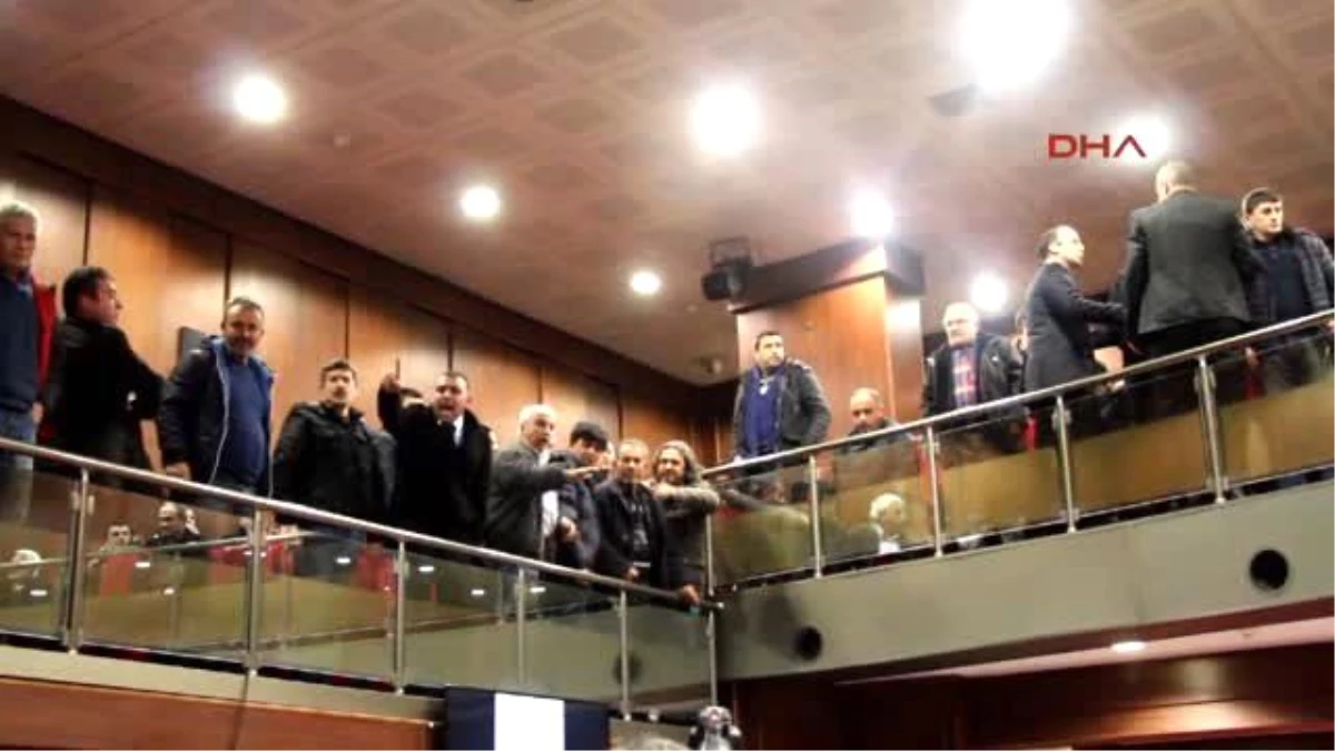 Kocaeli Pazar Tezgahı Devir Ücretine Yüzde 500\'lük Zam Belediye Meclisinde Kavga Çıkarttı