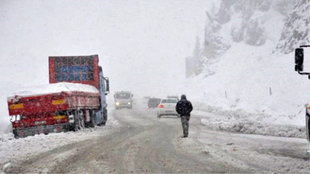 Konya\'da Ulaşıma Kar ve Fırtına Engeli