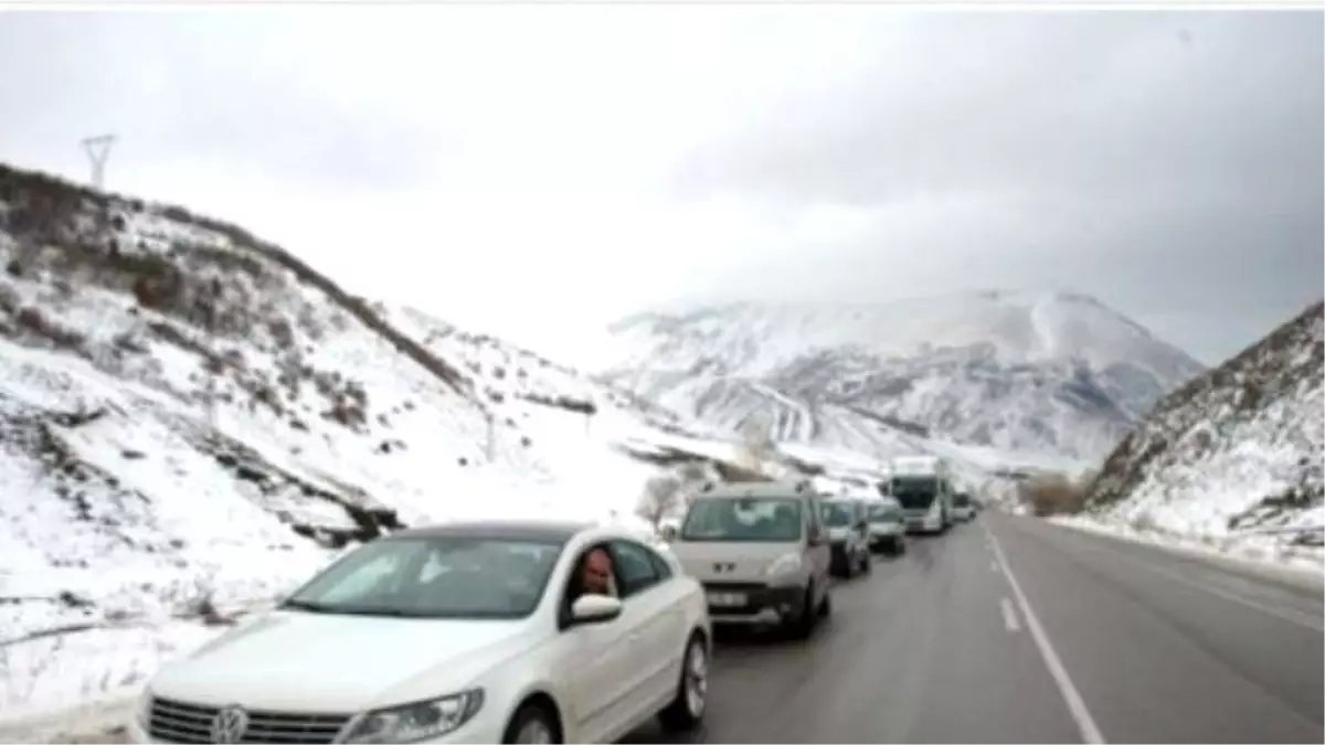 Bayburt-Erzurum Kara Yolu Kontrollü Olarak Ulaşıma Açıldı