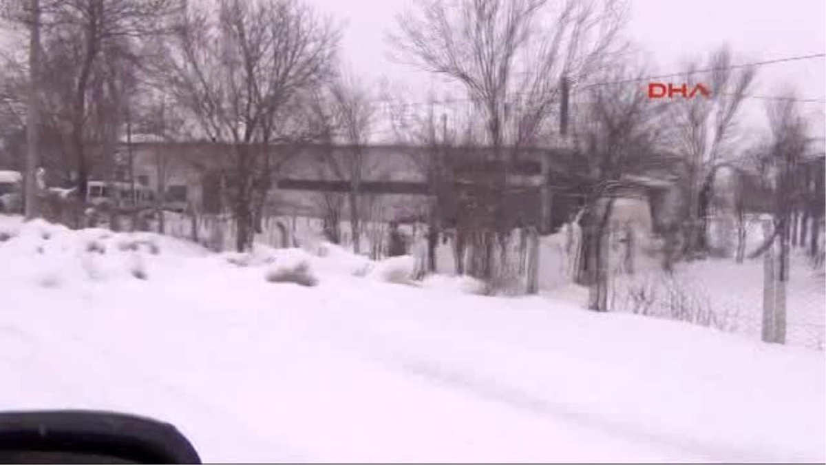 Simav\'da Fabrika Çatıları Kar Yağışına Dayanamadı