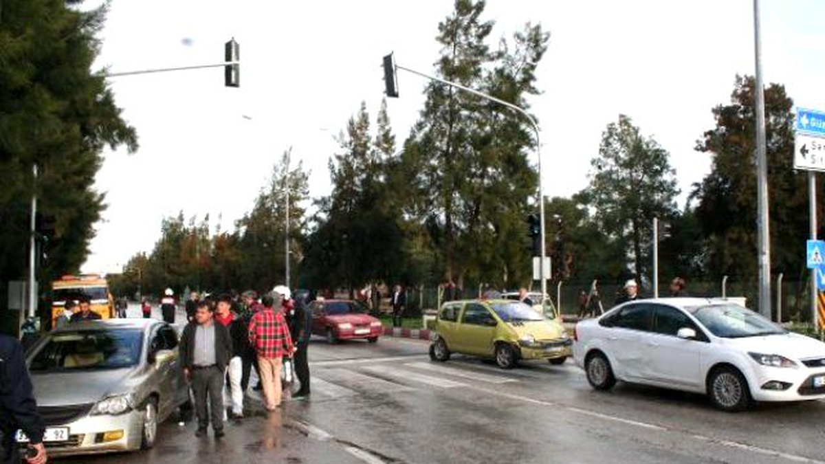 Mersin\'de Zincirleme Kaza: 1 Ölü, 1 Yaralı
