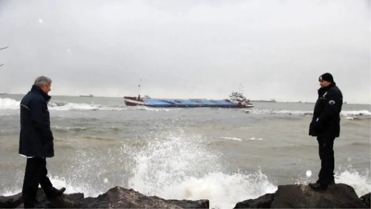 Samsun\'da Kuru Yük Gemisi Karaya Oturdu