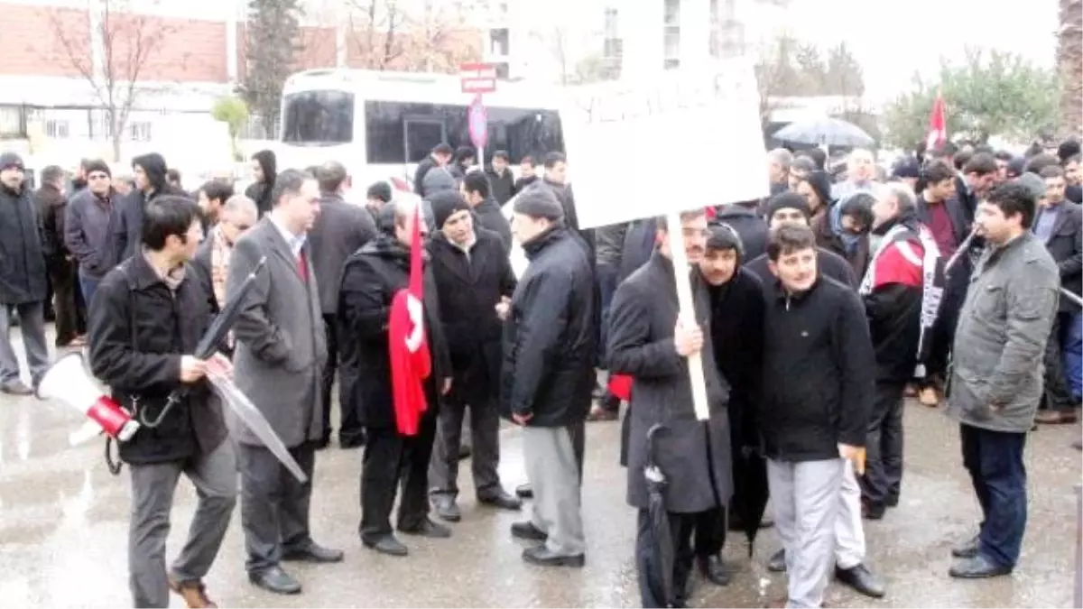 Şanlıurfa\'da Yasadışı Dinlemeden Gözaltına Alınan Polisler Adliyeye Sevk Edildi (2)