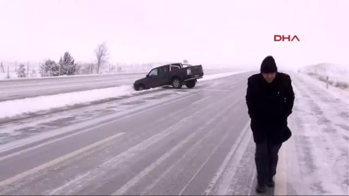 Sivas\'ta Kar Esareti, Erzincan Yolu 2 Gündür Kapalı