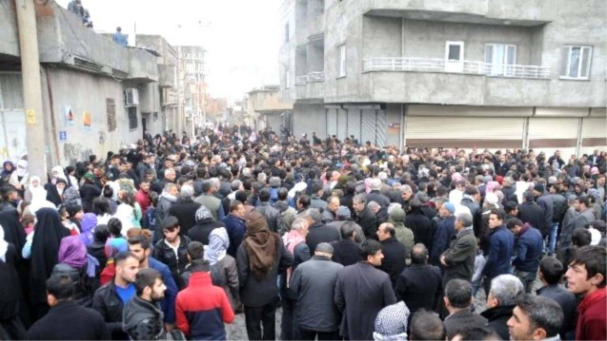 Stk\'lar Cizre\'deki Olayı Protesto Etti