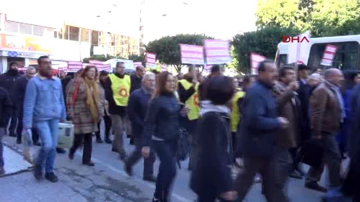 Adana Gezi Parkı Eylemine Katıldığı İçin Meslekten Atılan Öğretmene Destek