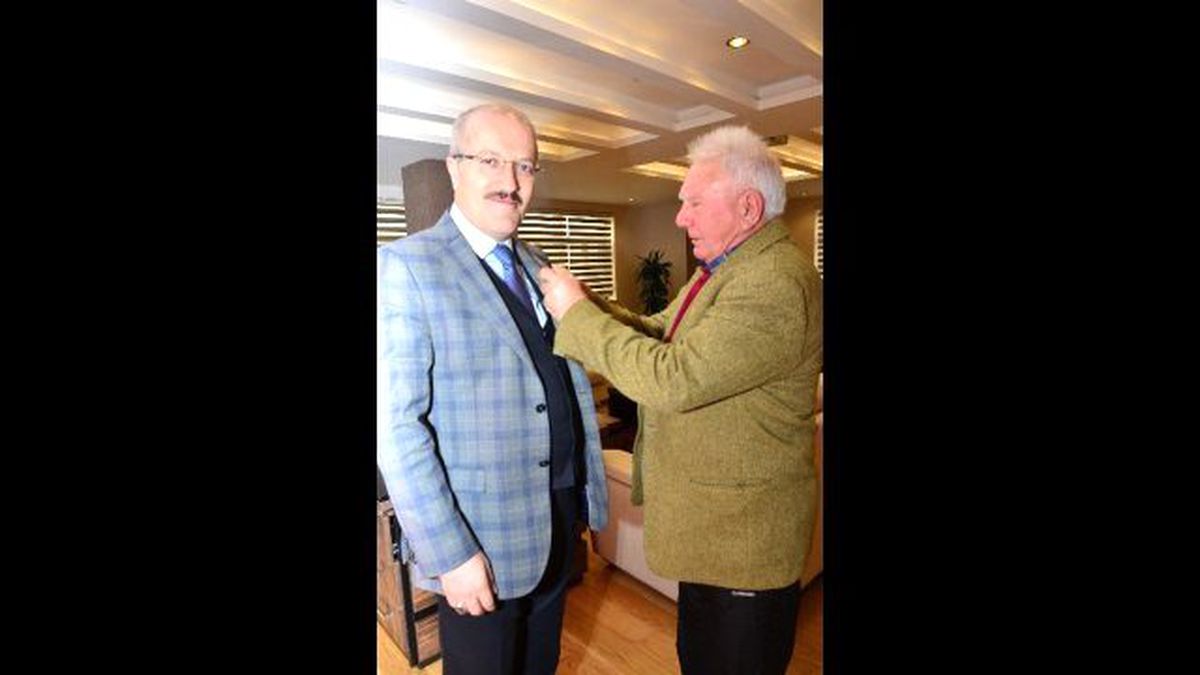 Akçay\'dan Başkan\'a Olimpiyat Rozeti