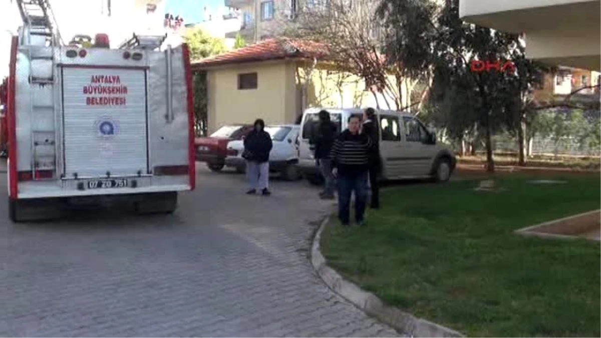 Antalya Yanan Ev Değil, Eşinin Üzüntüsü Ağlattı