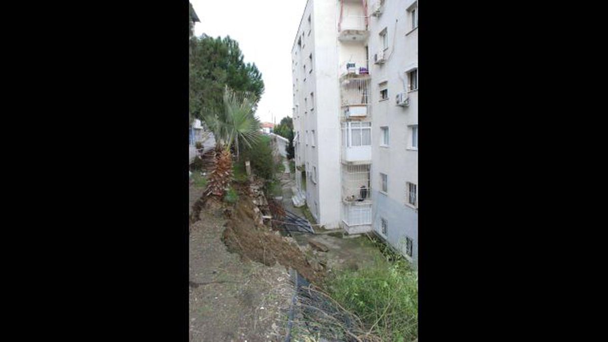 Belediye, Çöken Duvarı Site Yönetiminin Yaptırmasını İstedi